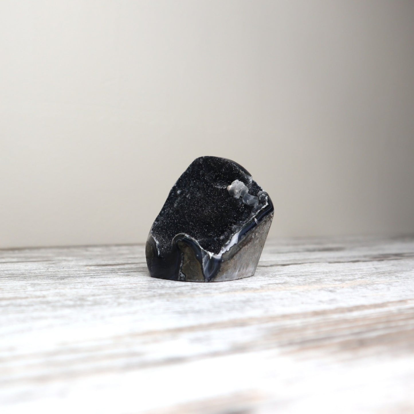 Black Amethyst Cave (211g)