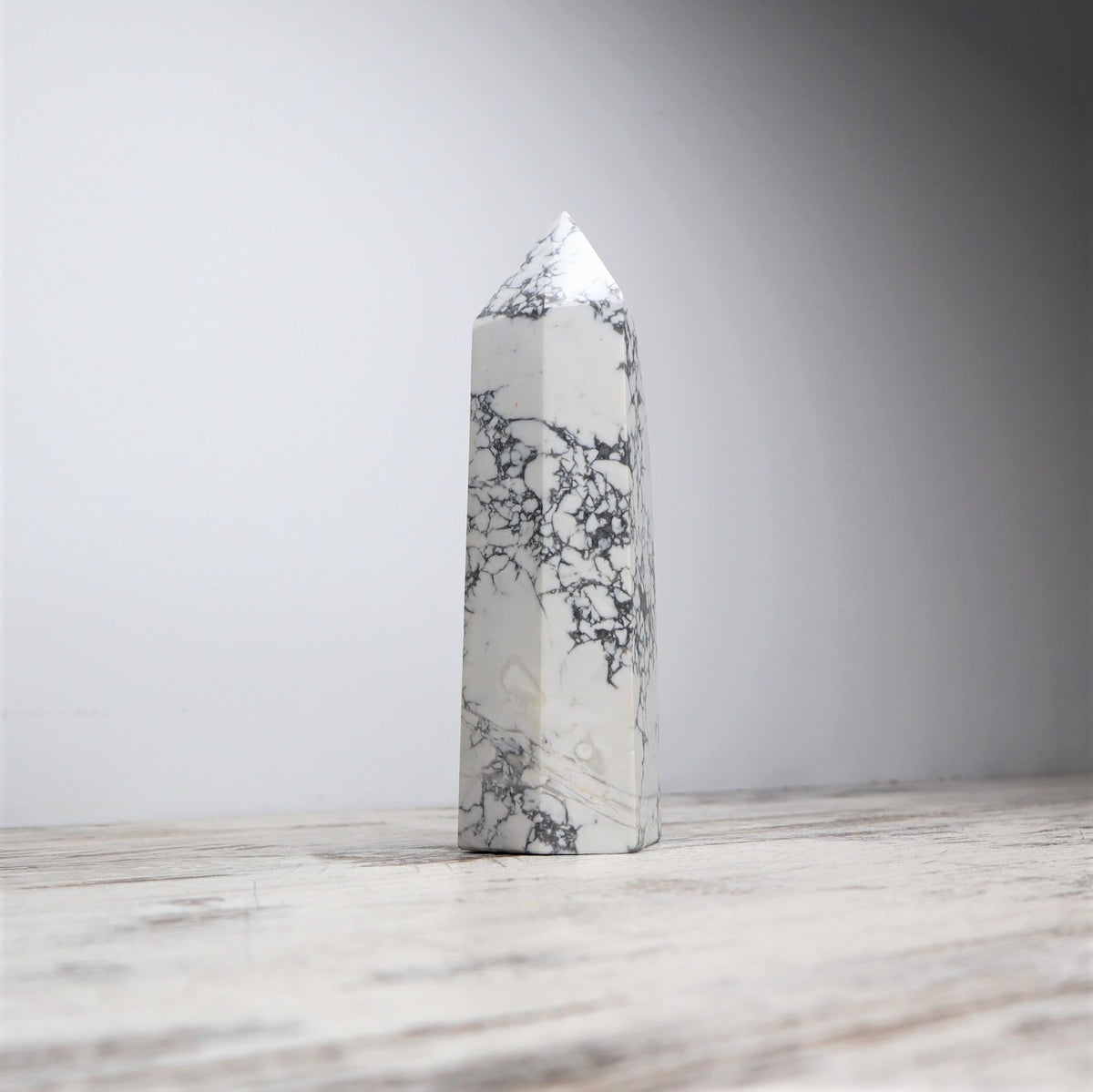 White Howlite Tower (900g)