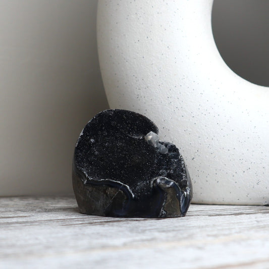 Black Amethyst Cave (211g)