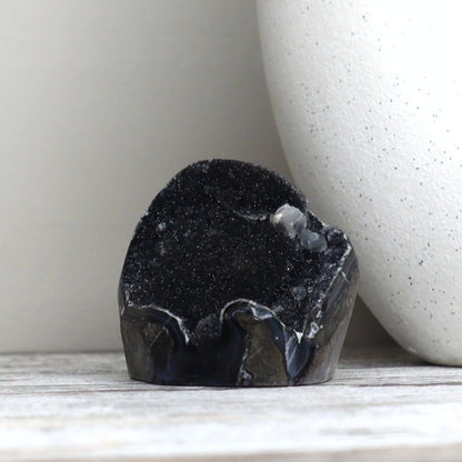 Black Amethyst Cave (211g)