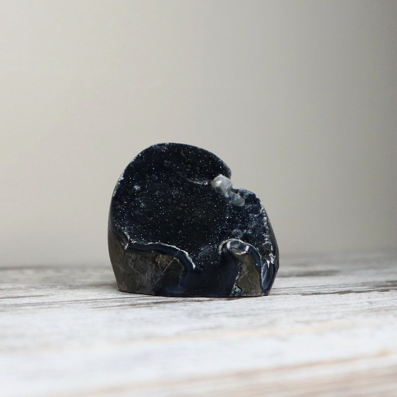 Black Amethyst Cave (211g)