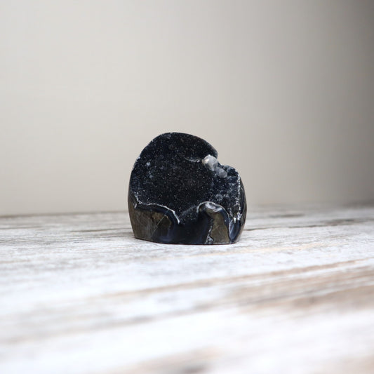 Black Amethyst Cave (211g)