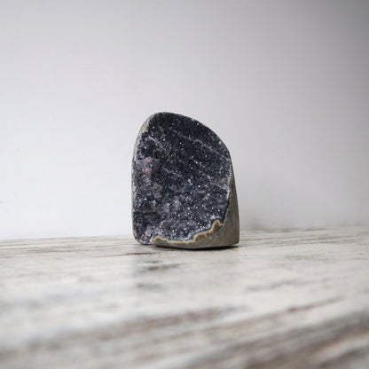 Black Amethyst Cave (1.1kg)