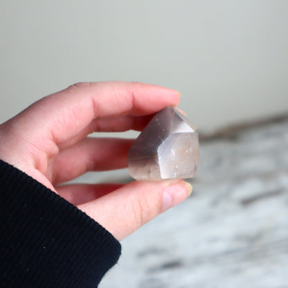 Lithium Quartz Mini Freeform | Emotional Comfort, Inner Calm & Gentle Strength