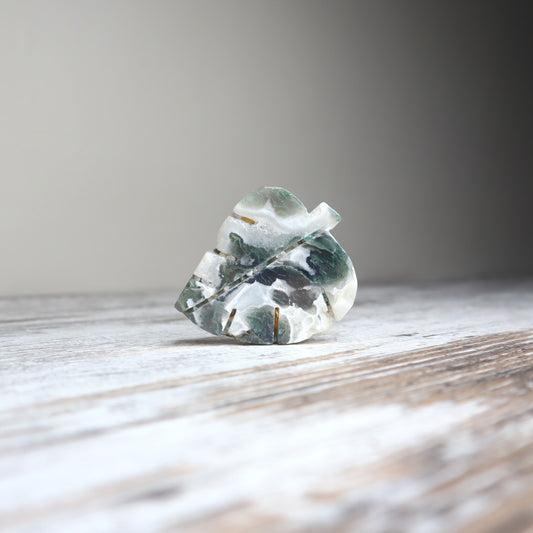 Moss Agate Leaf Carving | Nature’s Harmony, Growth & Grounded Calm