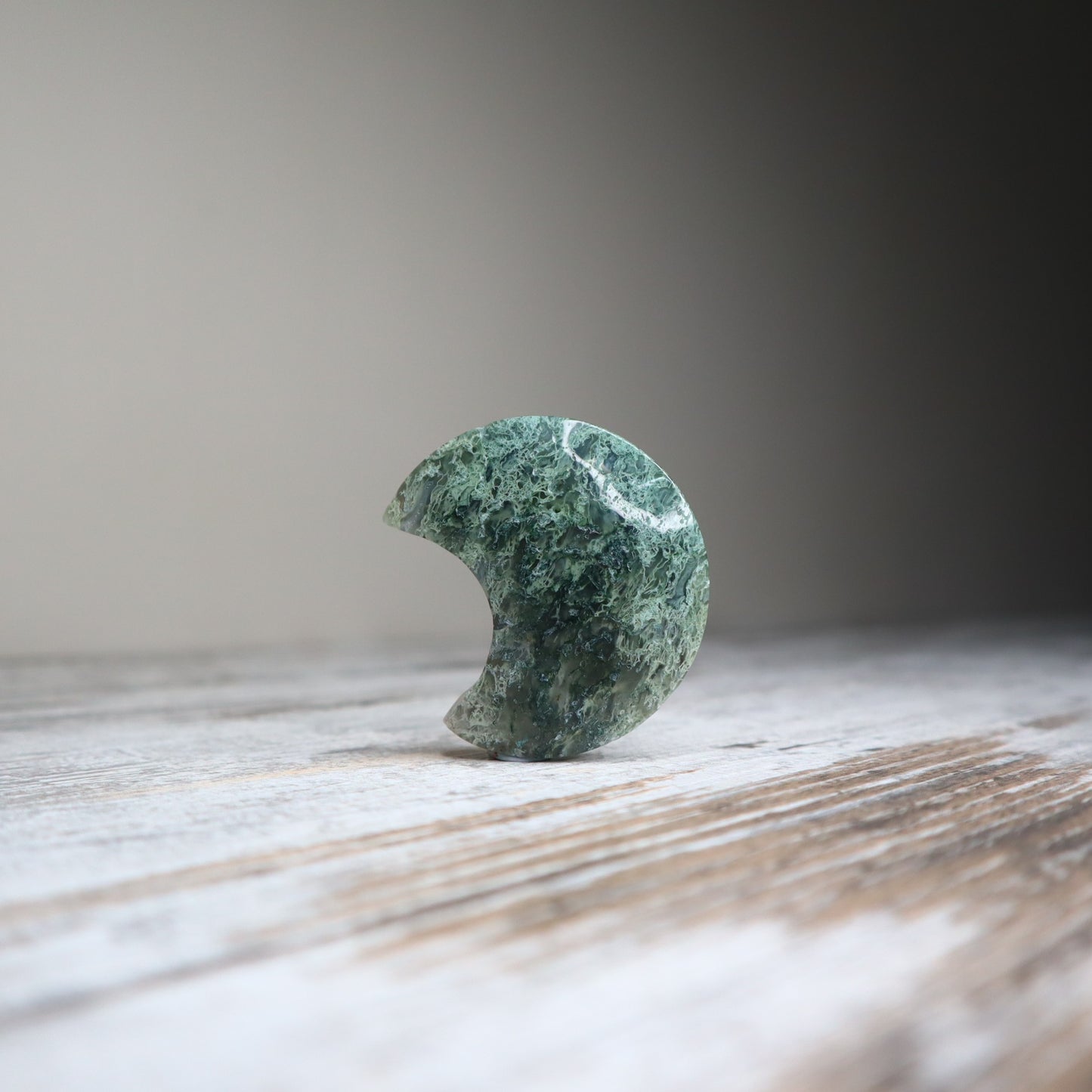 Moss Agate Moon Carving | Nature’s Harmony, Growth & Grounding